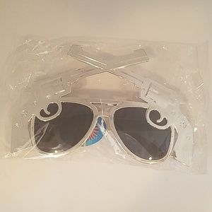 Silver metallic double guns party glasses new